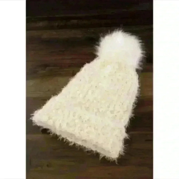 LAST ONE! Ultra Soft Popcorn Knit Beanie w/Faux Fur Pom Ivory - Picture 3 of 3